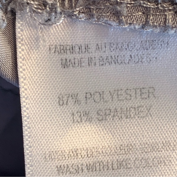 SALE!! Convertible pant with lots of pockets - Picture 9 of 11